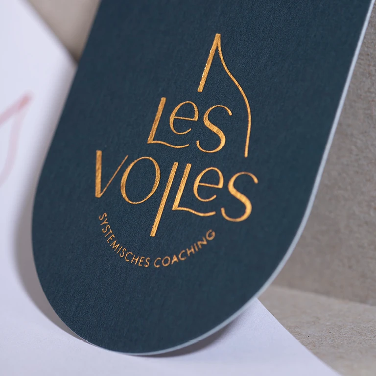 Nahaufnahme der Visitenkarte von Les Voiles